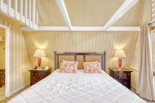 Cozy open-concept studio combining comfort, style, and convenience for every memorable stay