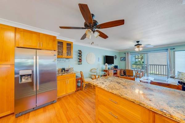 Essential cooking features make preparing vacation meals simple and convenient