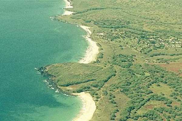 Nearby turquoise shoreline offers beautiful Pacific views and sandy beach scenery