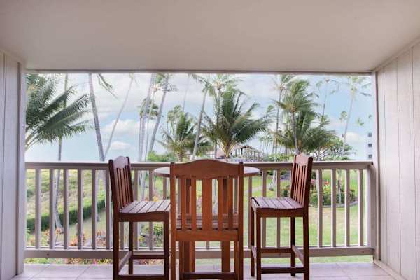 Dine alfresco on the private lanai