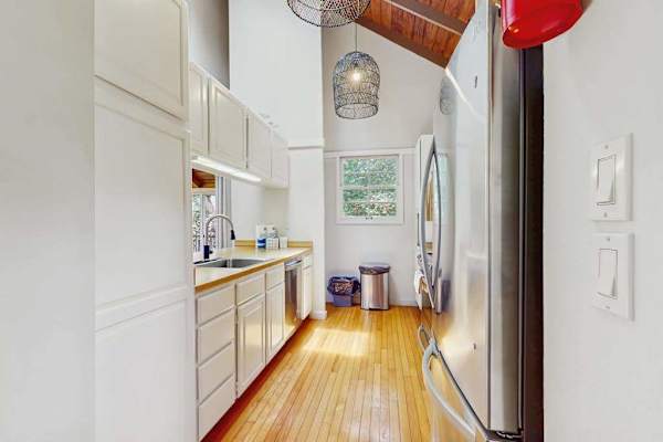 Enjoy cooking in this beautifully arranged kitchen designed for comfort and everyday convenience