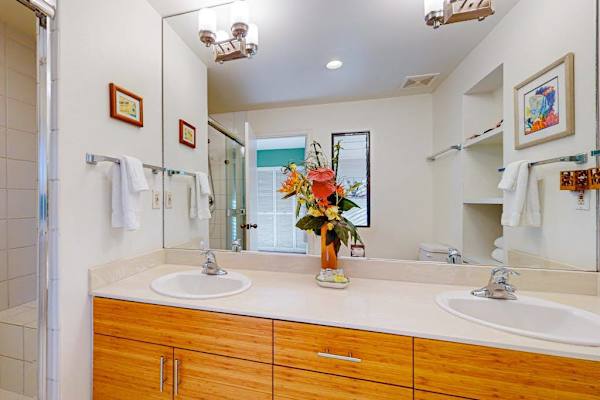 Spacious vanity area for an easy morning routine

