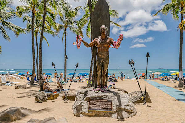 Just a short walk from the property, you can visit the iconic Duke Kahanamoku statue and enjoy the world-famous sands of nearby Waikiki Beach.