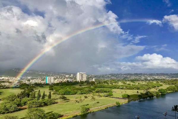 Admire the beautiful local landscape, featuring elevated sights of the nearby Ala Wai Golf Course, tranquil canal waters, and the sweeping Honolulu skyline.