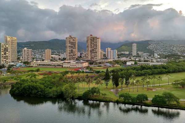 Take in sweeping elevated views of the vibrant Honolulu skyline, the lush green fairways of the nearby golf course, and the majestic mountains in the distance.