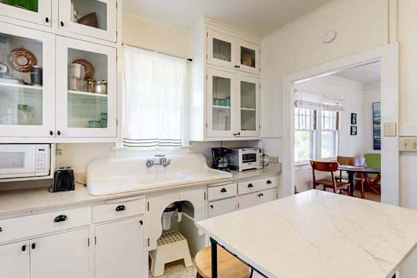 Full kitchen with extra dining table makes shared meals even more enjoyable