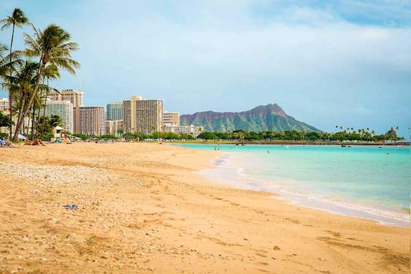 Enjoy the best of island living with the iconic Waikiki coastline moments from your doorstep.