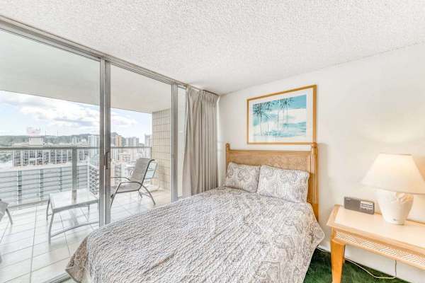 Enjoy a bright and memorable morning overlooking the city’s impressive skyline.