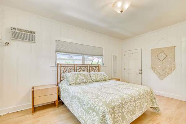 Peaceful suite with a King bed