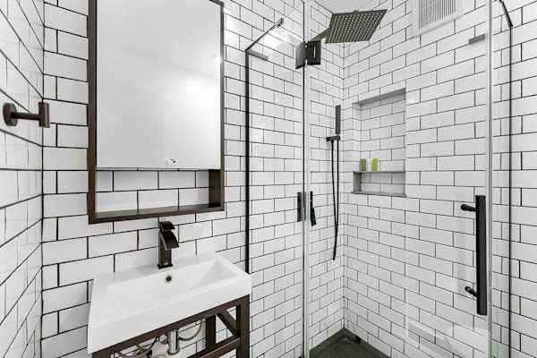 Modern walk-in shower for a refreshing, comfortable start