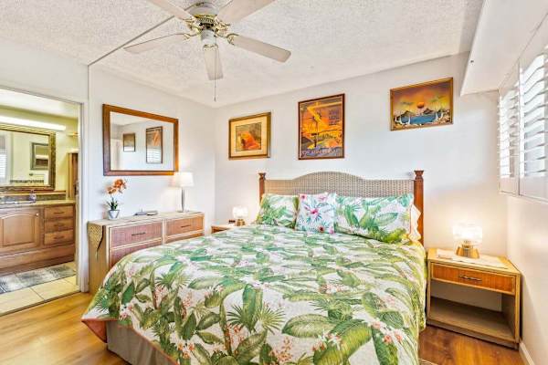 Comfortable Bedroom With Tropical Decor
