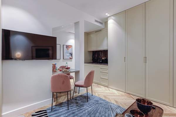 St Georges - Incredible One Bedroom with a patio