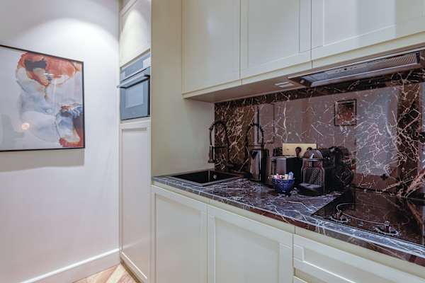 St Georges - Incredible One Bedroom with a patio