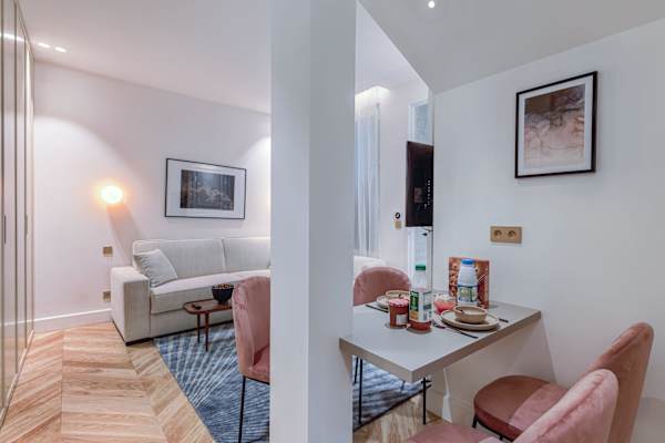 St Georges - Incredible One Bedroom with a patio