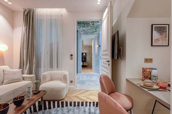 St Georges - Incredible One Bedroom with a patio