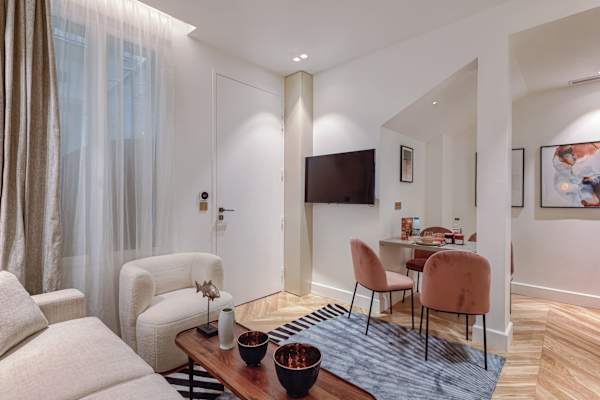 St Georges - Incredible One Bedroom with a patio