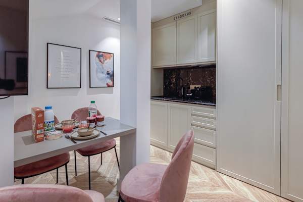 St Georges - Incredible One Bedroom with a patio