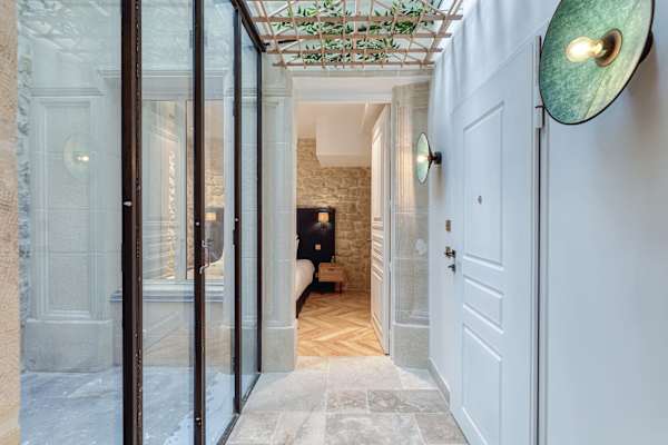 St Georges - Incredible One Bedroom with a patio