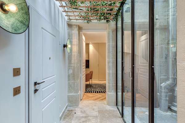 St Georges - Incredible One Bedroom with a patio