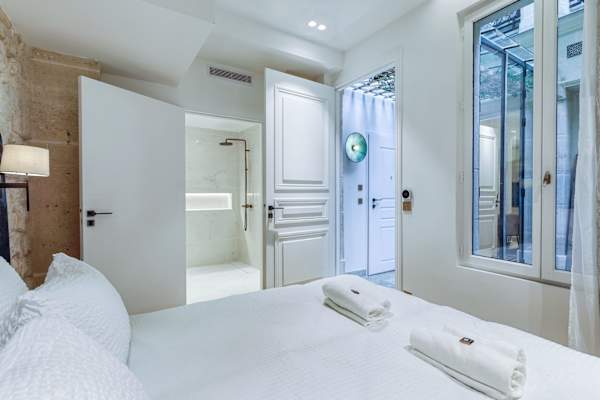 St Georges - Incredible One Bedroom with a patio
