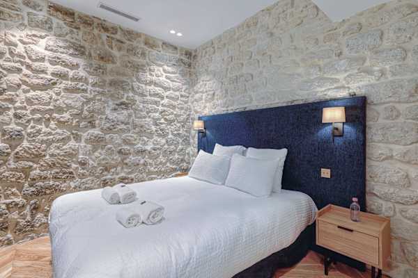 St Georges - Incredible One Bedroom with a patio