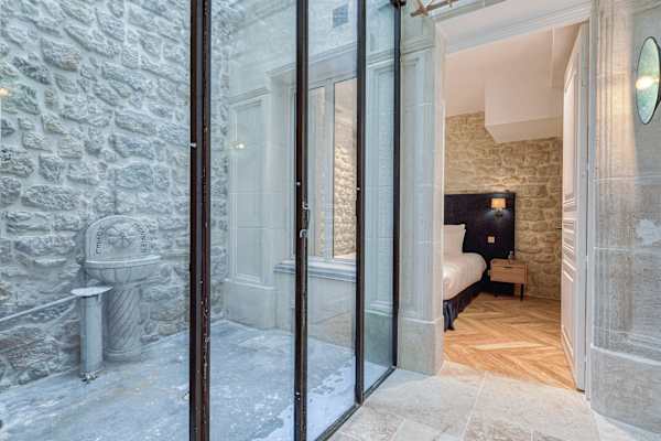St Georges - Incredible One Bedroom with a patio