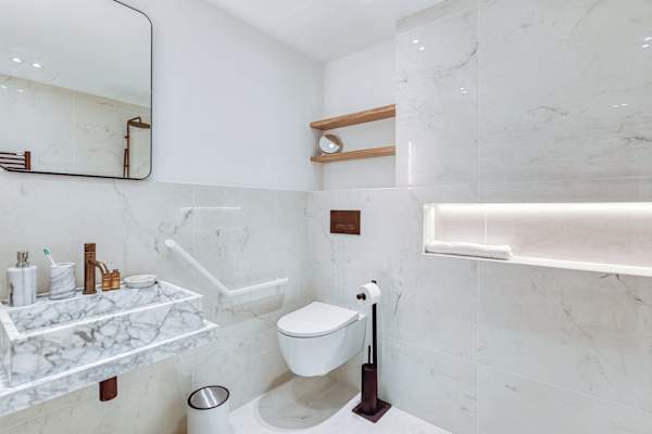 St Georges - Incredible One Bedroom with a patio