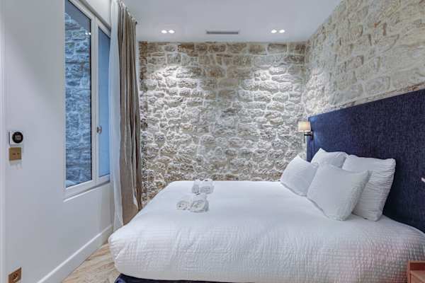 St Georges - Incredible One Bedroom with a patio