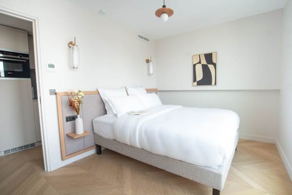 Opera - One Bedroom Balcony