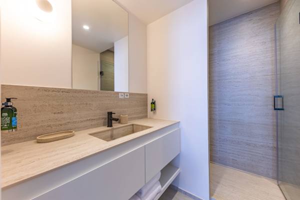 Opera - One Bedroom Balcony