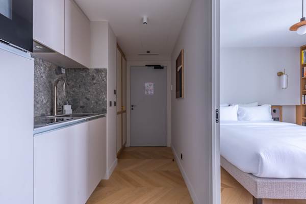 Opera - One Bedroom Balcony