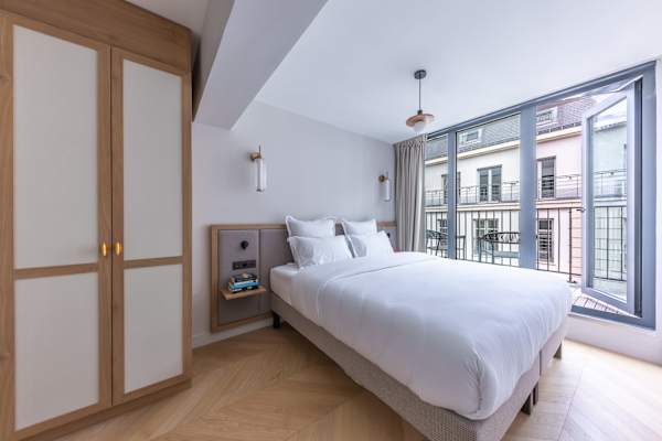 Opera - One Bedroom Balcony