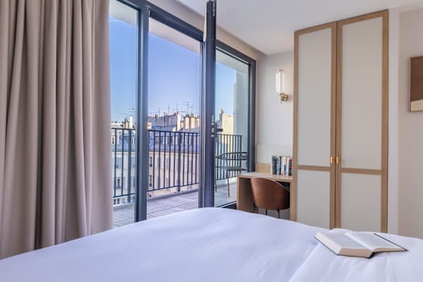 Opera - One Bedroom Balcony