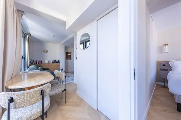 Opera - One Bedroom Balcony