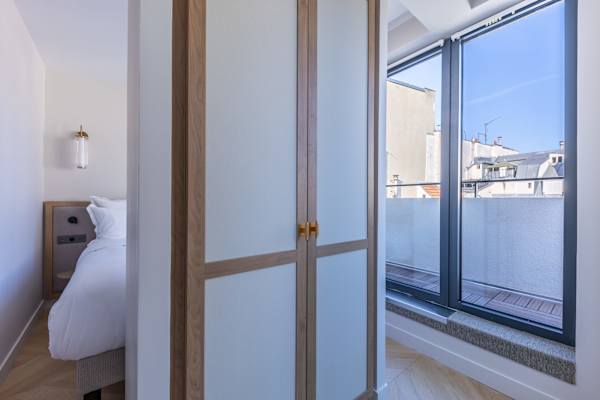 Opera - One Bedroom Balcony