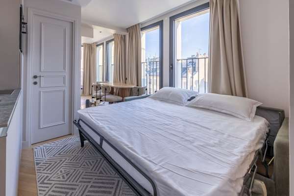 Opera - One Bedroom Balcony