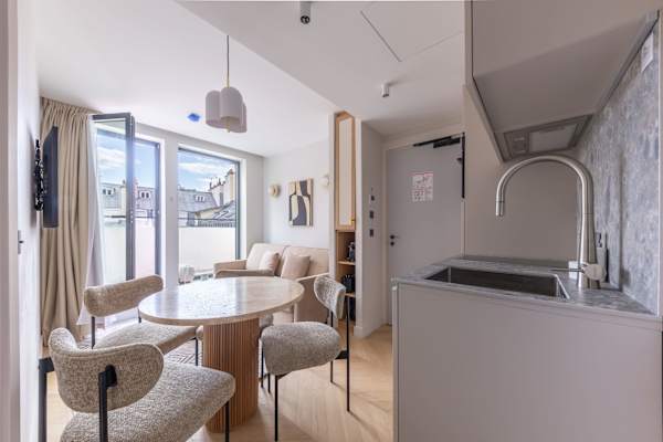 Opera - One Bedroom Balcony
