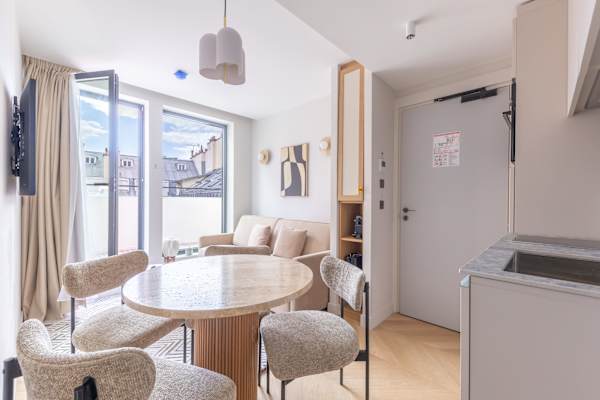 Opera - One Bedroom Balcony