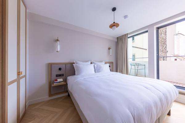 Opera - One Bedroom Balcony