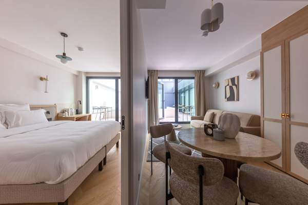 Opera - One Bedroom Balcony