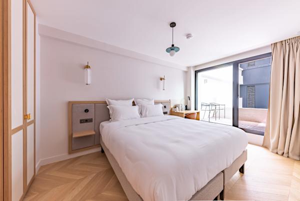 Opera - One Bedroom Balcony