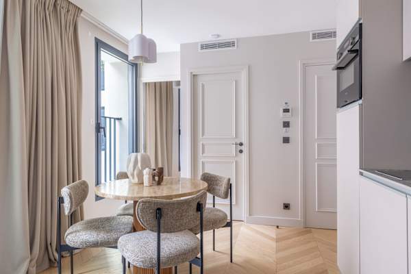 Opera - 2 Bedroom / 2 living rooms Balcony apart.