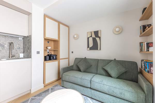 Opera - 2 Bedroom / 2 living rooms Balcony apart.