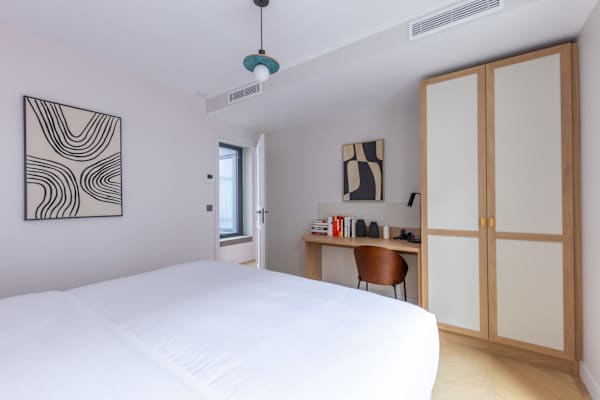 Opera - 2 Bedroom / 2 living rooms Balcony apart.