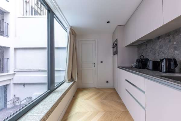 Opera - 2 Bedroom / 2 living rooms Balcony apart.