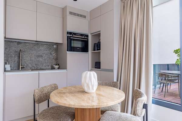 Opera - 2 Bedroom / 2 living rooms Balcony apart.