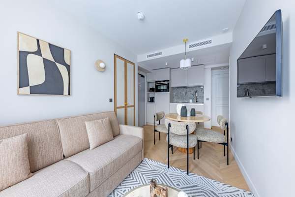 Opera - 2 Bedroom / 2 living rooms Balcony apart.