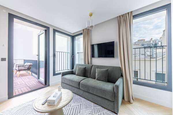 Opera - 2 Bedroom / 2 living rooms Balcony apart.
