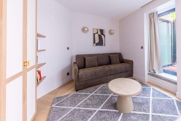 Opera - 3 Bedroom / 2 living rooms Balcony apart.