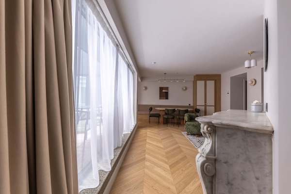 Opera - 3 Bedroom / 2 living rooms Balcony apart.